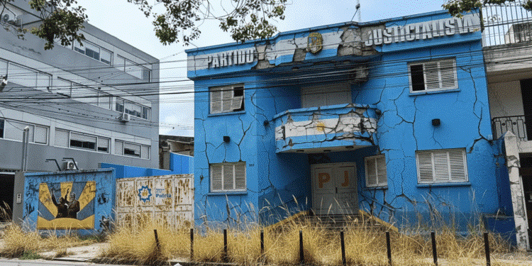 El conflicto en el PJ no tiene fin: Una cautelar restituye afiliaciones y profundiza el debate sobre la intervención