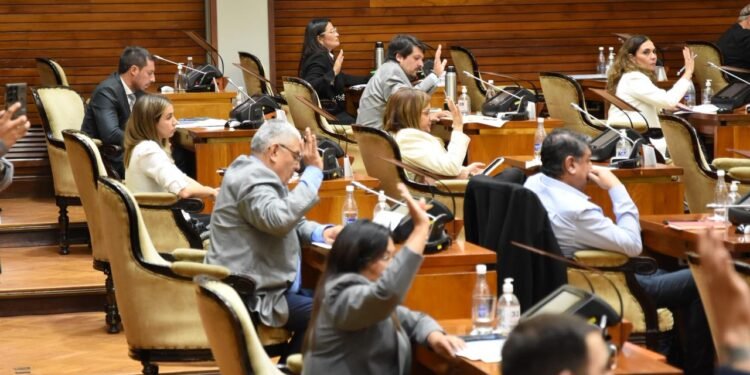 El Fomento a Grandes Inversiones y la emergencia del transporte, entre otros proyectos, fueron aprobados en la 4 Sesión Ordinaria de la Legislatura