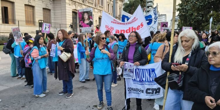 A pesar del acuerdo nacional, ADIUNJU ratificó cuatro días de paro en la UNJu y deja sin clases a miles de estudiantes