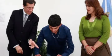 Sadir encabezó la formalización de contratos para 130 agentes de Servicios Generales