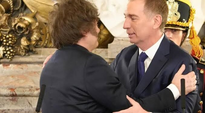 Por decreto, Diego Santilli asume como «súper» jefe de Gabinete