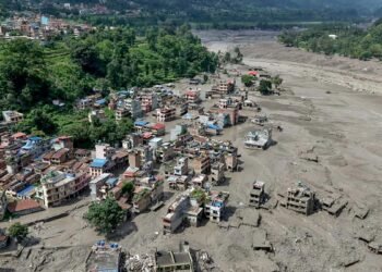 Tragedia en el Himalaya: una devastadora riada en la frontera entre Nepal y el Tíbet deja al menos 16 muertos y 300 turistas desaparecidos