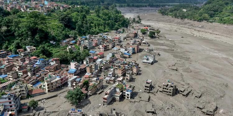 Tragedia en el Himalaya: una devastadora riada en la frontera entre Nepal y el Tíbet deja al menos 16 muertos y 300 turistas desaparecidos