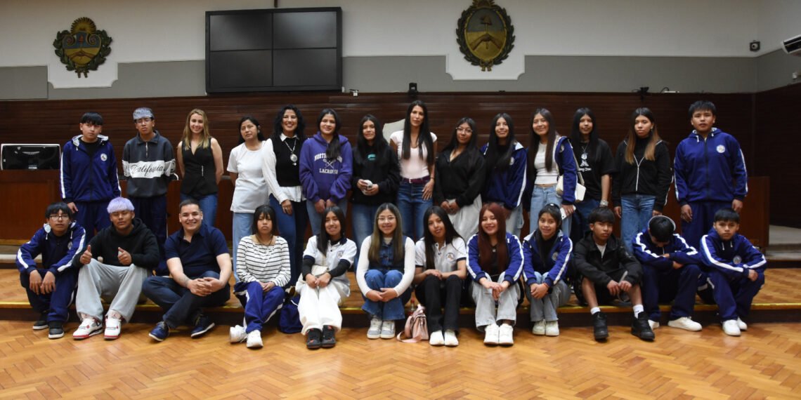 Alumnos de Abra Pampa visitaron la Legislatura en el marco de un proyecto educativo y la FNE 2026