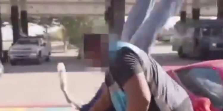 Un streamer insultó a un repartidor de Amazon en EE. UU. y terminó arrojado violentamente al suelo