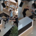 Tenso e insólito momento en Rusia cuando un robot reaccionó tras ser empujado por un cliente y debió ser contenido