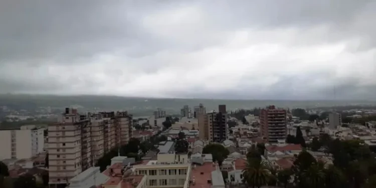 Más cambiante que tu ex: Ayer calor infernal y ahora se viene el frío con lluvias en San Salvador de Jujuy