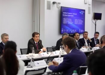 “Jujuy tiene mucho para mostrarle al mundo”: Sadir expuso el potencial de la provincia en la Argentina Week en París