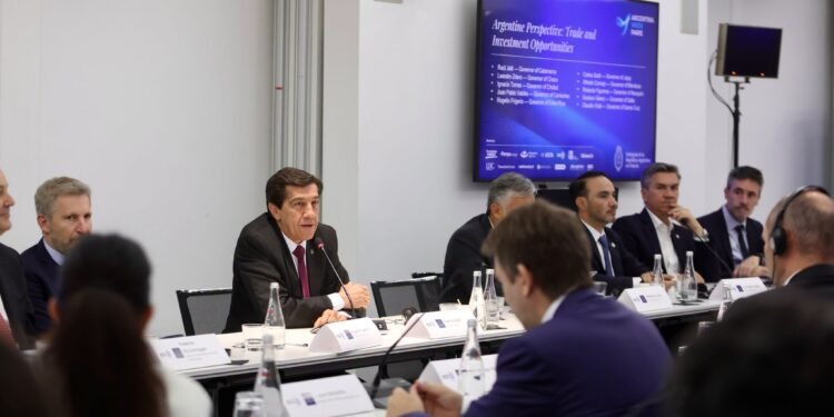 “Jujuy tiene mucho para mostrarle al mundo”: Sadir expuso el potencial de la provincia en la Argentina Week en París