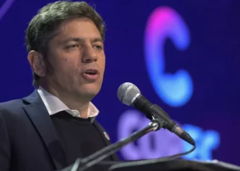 Axel Kicillof llega a Jujuy: mantendrá un encuentro institucional con Carlos Sadir y encabezará un acto en Palpalá