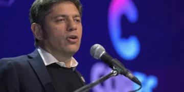 Axel Kicillof llega a Jujuy: mantendrá un encuentro institucional con Carlos Sadir y encabezará un acto en Palpalá