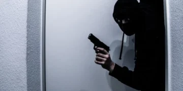 Violenta entradera en San Pedro: Delincuentes armados irrumpieron en una vivienda y golpearon a tres hermanos